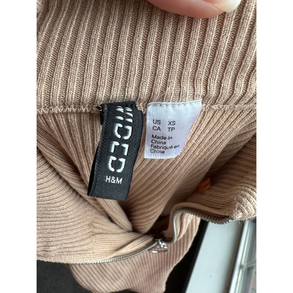 Divided H&M tan ribbed semi cropped quarter zip top, size XS - Picture 6 of 7